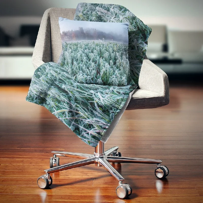 Fleece blankets for a cozy and plush textureFleece blankets for a cozy and plush textureDesignart 'Frozen Hemp Field in Autumn Morning' Landscape Fleece Throw Blanket Fleece blankets for a cozy and plush textureFleece blankets for a cozy and plush textureDesignart 'Frozen Hemp Field in Autumn Morning' Landscape Fleece Throw Blanket
