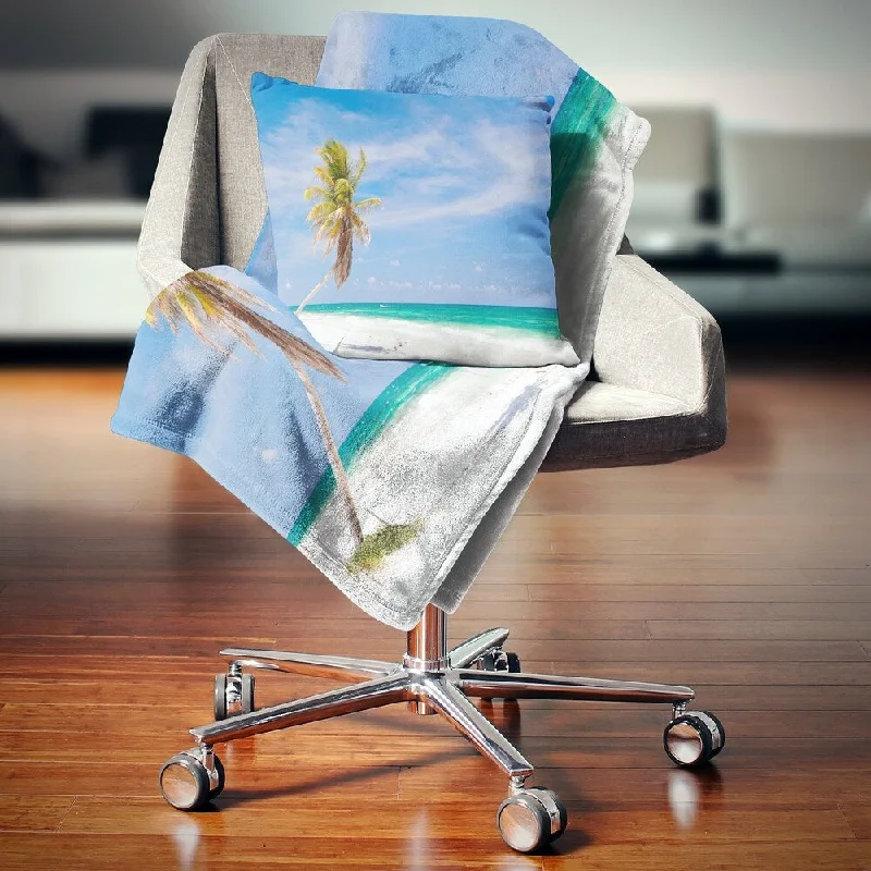 Mohair blankets with a unique sheen and softnessMohair blankets with a unique sheen and softnessDesignart 'Solitary Coconut Palm at Beach' Seashore Photo Throw Blanket Mohair blankets with a unique sheen and softnessMohair blankets with a unique sheen and softnessDesignart 'Solitary Coconut Palm at Beach' Seashore Photo Throw Blanket