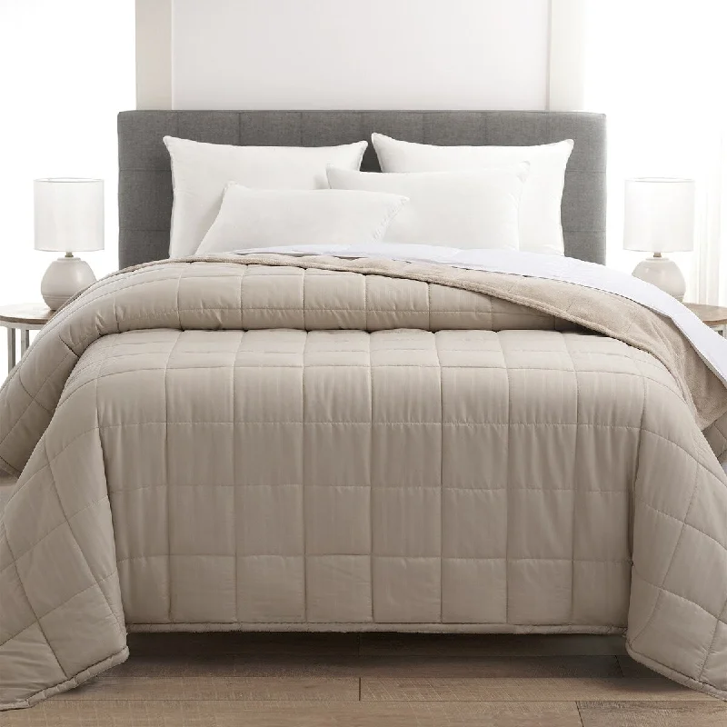 Linen blankets with a rustic and textured lookLinen blankets with a rustic and textured lookPlush Fleece Down Alternative Blanket by Cozy Classics Linen blankets with a rustic and textured lookLinen blankets with a rustic and textured lookPlush Fleece Down Alternative Blanket by Cozy Classics
