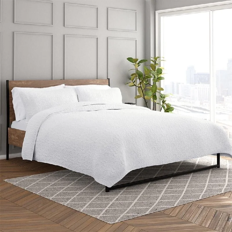 Recycled polyester blankets for an eco - conscious optionRecycled polyester blankets for an eco - conscious optionFull/Queen Lightweight Quilted Coverlet Set Floral White Recycled polyester blankets for an eco - conscious optionRecycled polyester blankets for an eco - conscious optionFull/Queen Lightweight Quilted Coverlet Set Floral White