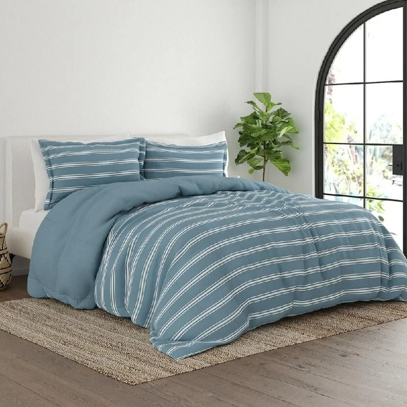 Silk blankets with a smooth and elegant touchSilk blankets with a smooth and elegant touchFull/Queen Stripe Reversible Comforter Set Light Blue Silk blankets with a smooth and elegant touchSilk blankets with a smooth and elegant touchFull/Queen Stripe Reversible Comforter Set Light Blue