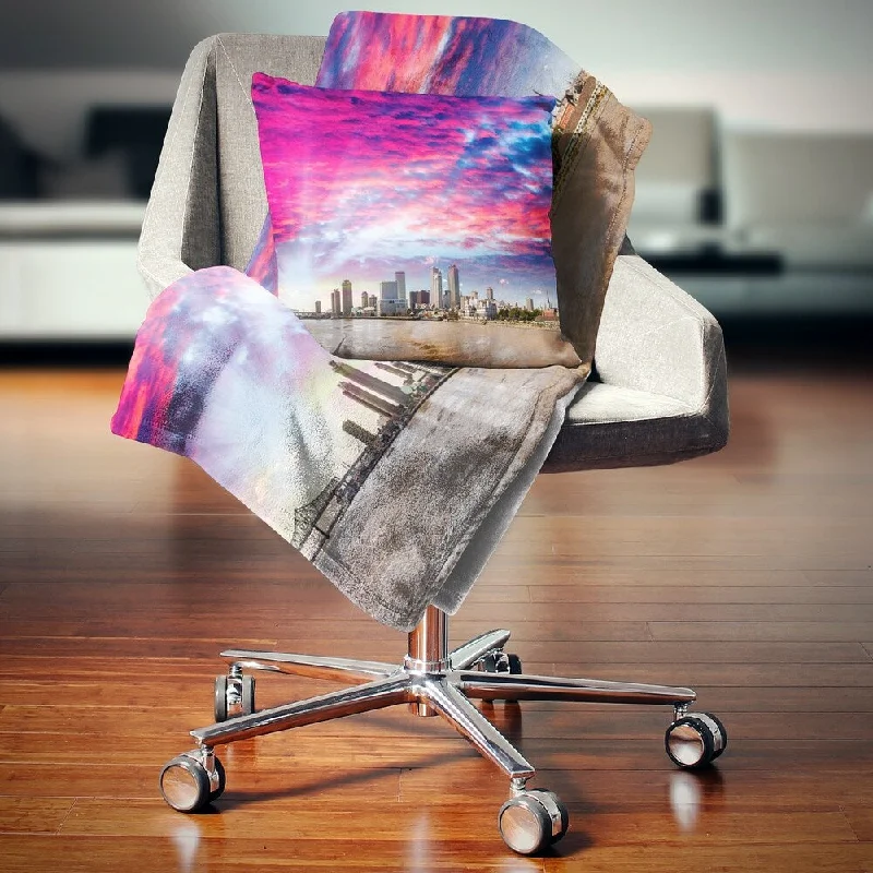 Wool blankets with natural warmth and insulationWool blankets with natural warmth and insulationDesignart 'New Orleans Building and Skyscrapers' Modern Cityscape Throw Blanket Wool blankets with natural warmth and insulationWool blankets with natural warmth and insulationDesignart 'New Orleans Building and Skyscrapers' Modern Cityscape Throw Blanket