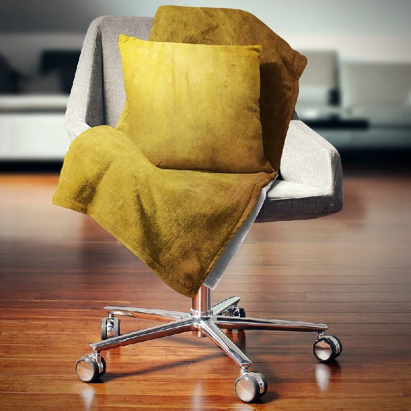 Chenille blankets with a thick and fuzzy textureChenille blankets with a thick and fuzzy textureDesignart 'Gold Texture' Abstract Throw Blanket Chenille blankets with a thick and fuzzy textureChenille blankets with a thick and fuzzy textureDesignart 'Gold Texture' Abstract Throw Blanket