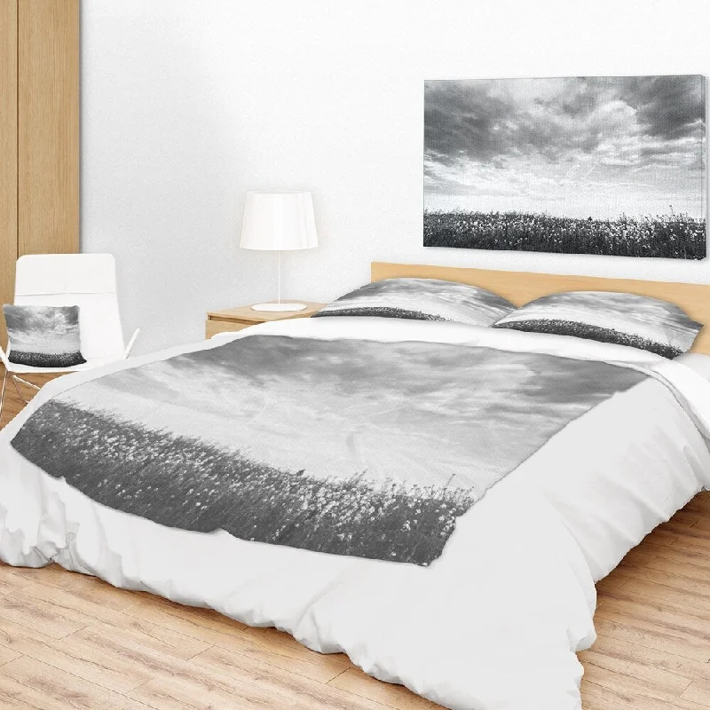 Queen - size blankets for standard - sized bedsQueen - size blankets for standard - sized bedsDesignart 'Rapeseed Garden in Black and White' Landscape Fleece Throw Blanket Queen - size blankets for standard - sized bedsQueen - size blankets for standard - sized bedsDesignart 'Rapeseed Garden in Black and White' Landscape Fleece Throw Blanket