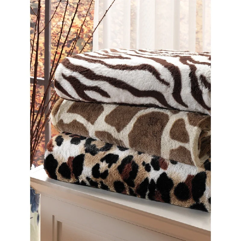 Chenille blankets with a thick and fuzzy textureChenille blankets with a thick and fuzzy textureBrielle Safari Faux Fur Reversible Throw Chenille blankets with a thick and fuzzy textureChenille blankets with a thick and fuzzy textureBrielle Safari Faux Fur Reversible Throw