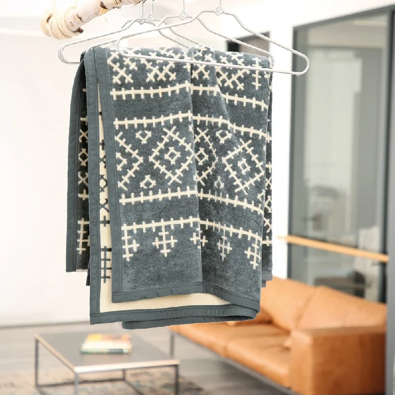 Wool blankets with natural warmth and insulationWool blankets with natural warmth and insulationIBENA Jacquard Throw Blanket Haugesund Wool blankets with natural warmth and insulationWool blankets with natural warmth and insulationIBENA Jacquard Throw Blanket Haugesund