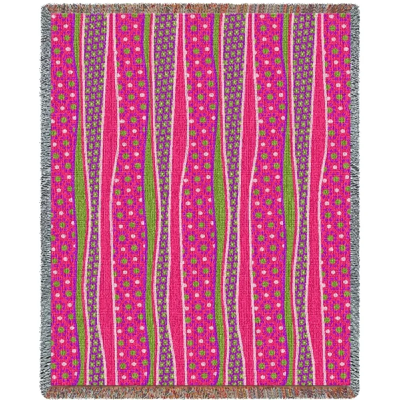 Fleece blankets for a cozy and plush textureFleece blankets for a cozy and plush textureWavy Stripes Candy Blanket