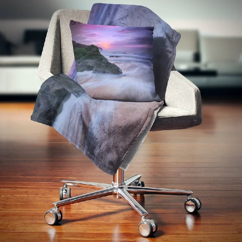 Fleece blankets for a cozy and plush textureFleece blankets for a cozy and plush textureDesignart 'Slow Motion Waves on Winch Beach' Seashore Throw Blanket Fleece blankets for a cozy and plush textureFleece blankets for a cozy and plush textureDesignart 'Slow Motion Waves on Winch Beach' Seashore Throw Blanket