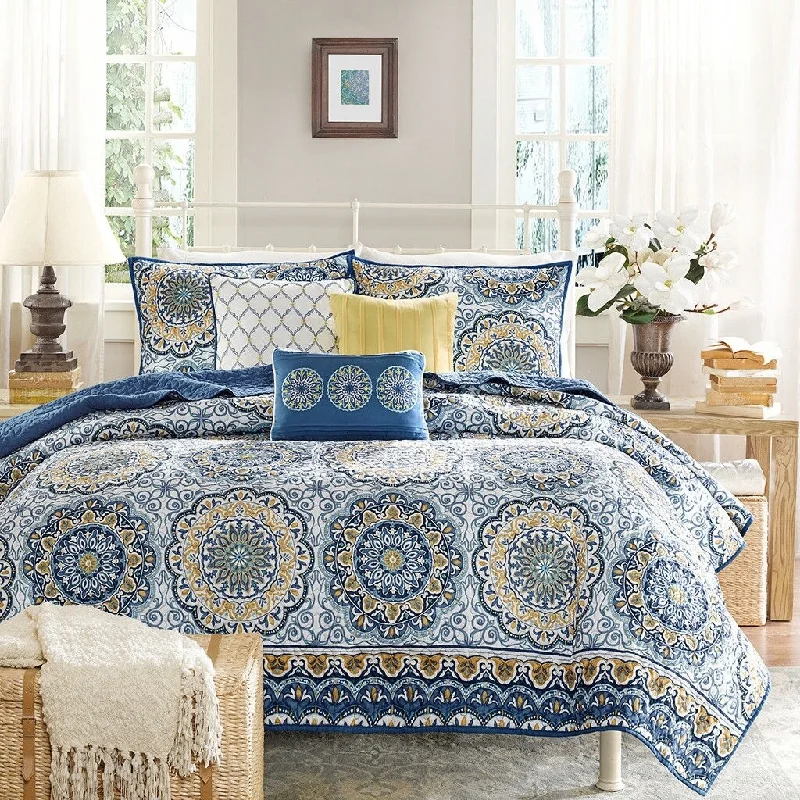 Fleece blankets for a cozy and plush textureFleece blankets for a cozy and plush textureDaily Boutik Queen size 6-Piece Coverlet Quilt Set in Blue Floral Pattern Fleece blankets for a cozy and plush textureFleece blankets for a cozy and plush textureDaily Boutik Queen size 6-Piece Coverlet Quilt Set in Blue Floral Pattern