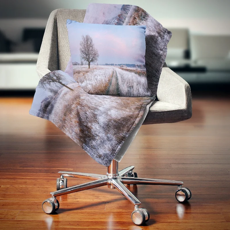 Fleece blankets for a cozy and plush textureFleece blankets for a cozy and plush textureDesignart 'Dry Oak Tree in Winter Panorama' Landscape Fleece Throw Blanket Fleece blankets for a cozy and plush textureFleece blankets for a cozy and plush textureDesignart 'Dry Oak Tree in Winter Panorama' Landscape Fleece Throw Blanket