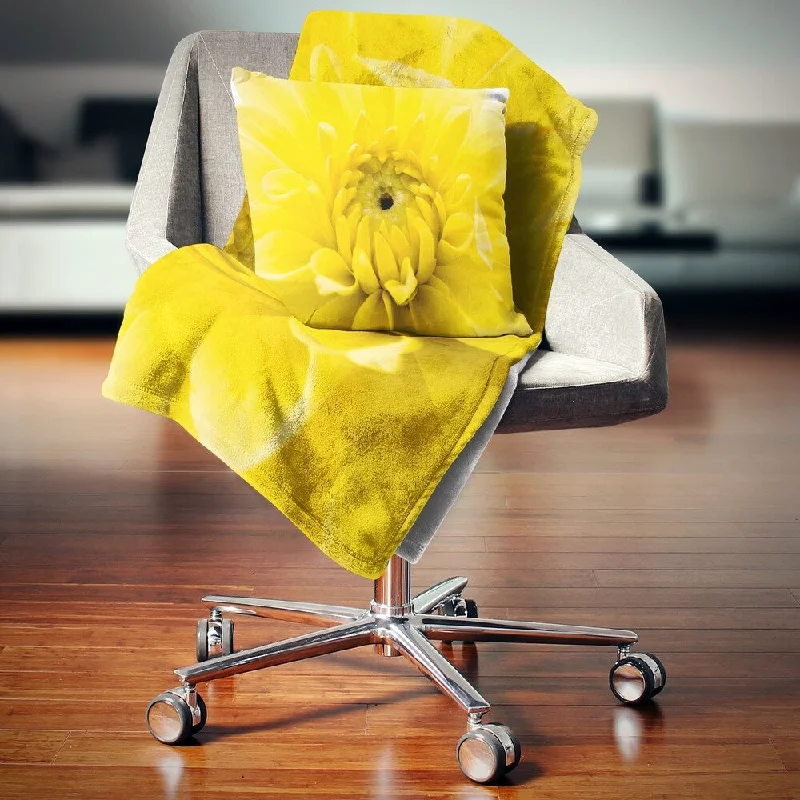 Wool blankets with natural warmth and insulationWool blankets with natural warmth and insulationDesignart 'Yellow Chrysanthemum Gold Flower' Flower Throw Blanket Wool blankets with natural warmth and insulationWool blankets with natural warmth and insulationDesignart 'Yellow Chrysanthemum Gold Flower' Flower Throw Blanket