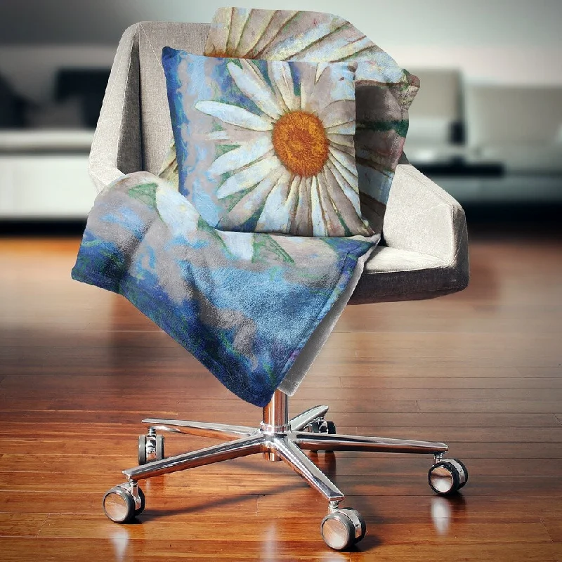 Fleece blankets for a cozy and plush textureFleece blankets for a cozy and plush textureDesignart 'Hand drawn White Chamomile Flower' Flower Throw Blanket