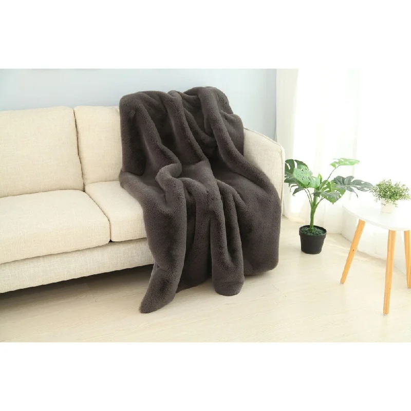 Mohair blankets with a unique sheen and softnessMohair blankets with a unique sheen and softnesscobijas para el frio de piel sintetica gris