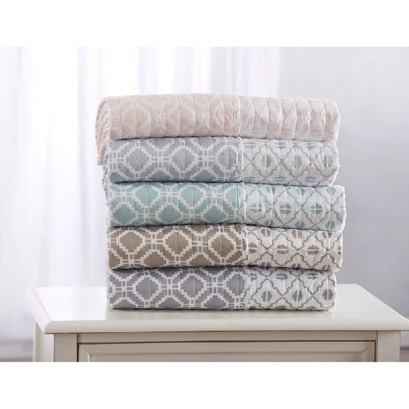 Chenille blankets with a thick and fuzzy textureChenille blankets with a thick and fuzzy textureErin Collection Quilted Throw Blanket with Unique Printed Geometric Pattern Chenille blankets with a thick and fuzzy textureChenille blankets with a thick and fuzzy textureErin Collection Quilted Throw Blanket with Unique Printed Geometric Pattern