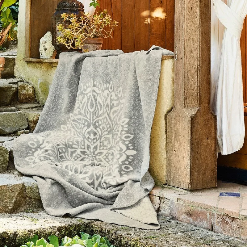 Wool blankets with natural warmth and insulationWool blankets with natural warmth and insulationIBENA Reversible Mandala Throw Blanket Denpasar Wool blankets with natural warmth and insulationWool blankets with natural warmth and insulationIBENA Reversible Mandala Throw Blanket Denpasar