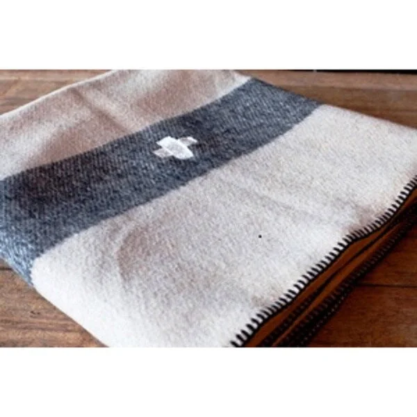 Linen blankets with a rustic and textured lookLinen blankets with a rustic and textured lookSwiss Wool Military Blanket Linen blankets with a rustic and textured lookLinen blankets with a rustic and textured lookSwiss Wool Military Blanket
