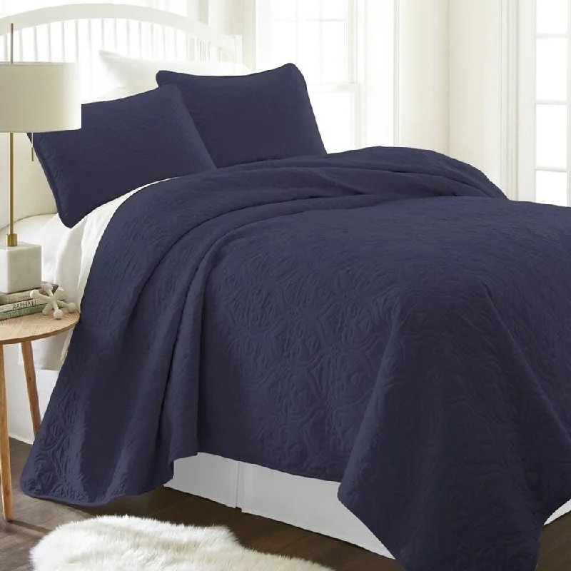 Fleece blankets for a cozy and plush textureFleece blankets for a cozy and plush texture3pc Full/Queen Quilted Coverlet Set Softest Damask Navy Fleece blankets for a cozy and plush textureFleece blankets for a cozy and plush texture3pc Full/Queen Quilted Coverlet Set Softest Damask Navy