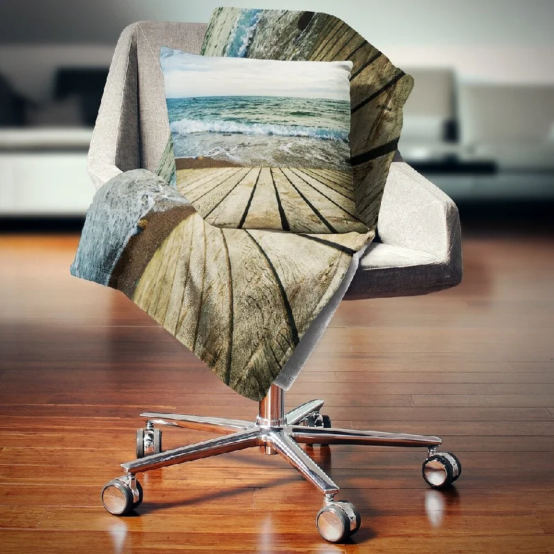 Wool blankets with natural warmth and insulationWool blankets with natural warmth and insulationDesignart 'Wooden Pier in Waving Sea' Seascape Throw Blanket Wool blankets with natural warmth and insulationWool blankets with natural warmth and insulationDesignart 'Wooden Pier in Waving Sea' Seascape Throw Blanket