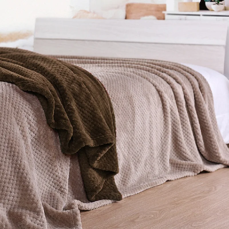 Mohair blankets with a unique sheen and softnessMohair blankets with a unique sheen and softnessSuper Plush Honeycomb Queen and King Size Blanket