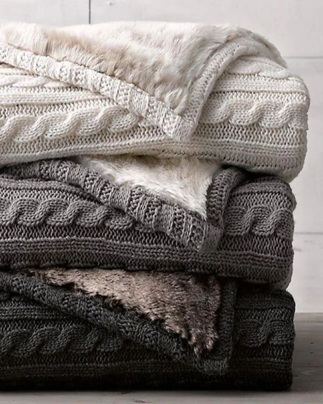 Linen blankets with a rustic and textured lookLinen blankets with a rustic and textured lookWarmEssence Ultra-Soft Duvets Linen blankets with a rustic and textured lookLinen blankets with a rustic and textured lookWarmEssence Ultra-Soft Duvets