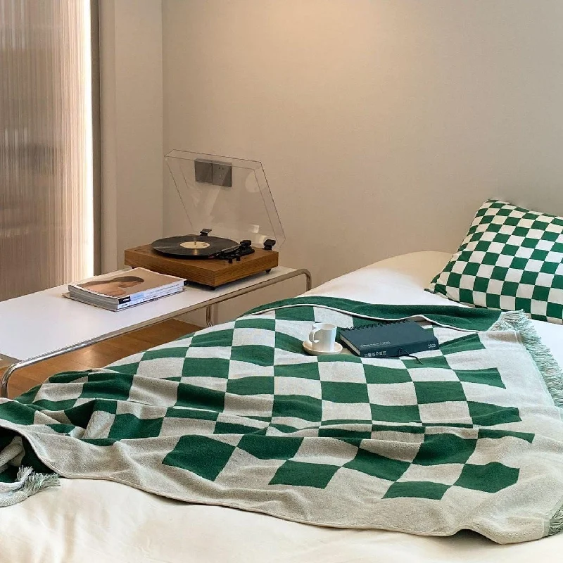 Wool blankets with natural warmth and insulationWool blankets with natural warmth and insulationCheckboard Contrast Knitted Terry Blanket