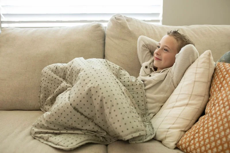 Recycled polyester blankets for an eco - conscious optionRemington Mini Blanket