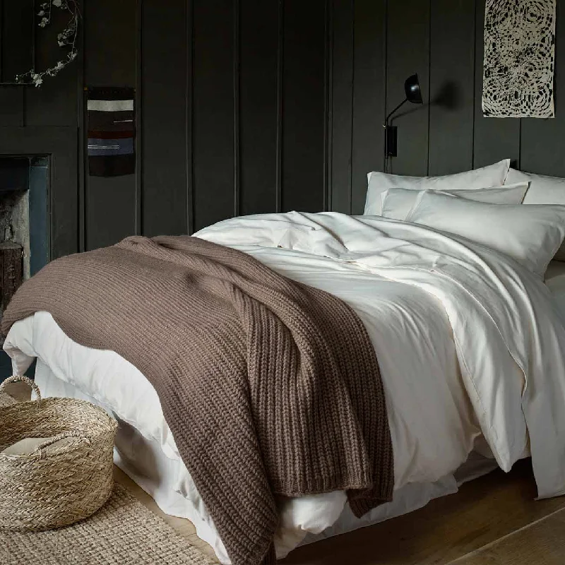 Wool blankets with natural warmth and insulationCaramel Wool Knit Throw