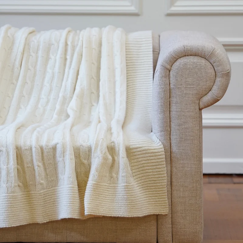 Silk blankets with a smooth and elegant touchTreccia Wool & Cashmere Throw