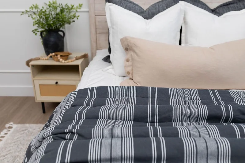 Recycled polyester blankets for an eco - conscious optionBeau Luxe Blanket