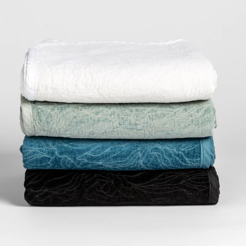 Bamboo fiber blankets with natural antibacterial propertiesGeorgia Blanket