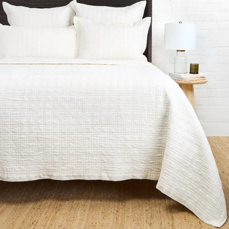 Silk blankets with a smooth and elegant touchOwen Coverlet