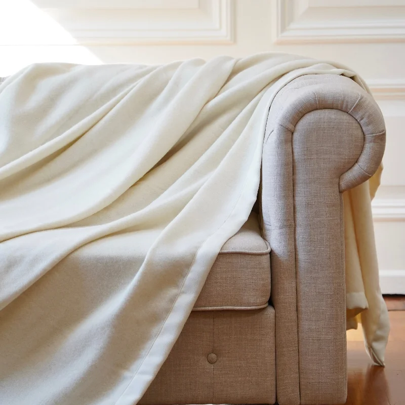 Chenille blankets with a thick and fuzzy texturePatty Cashmere Wool Blanket