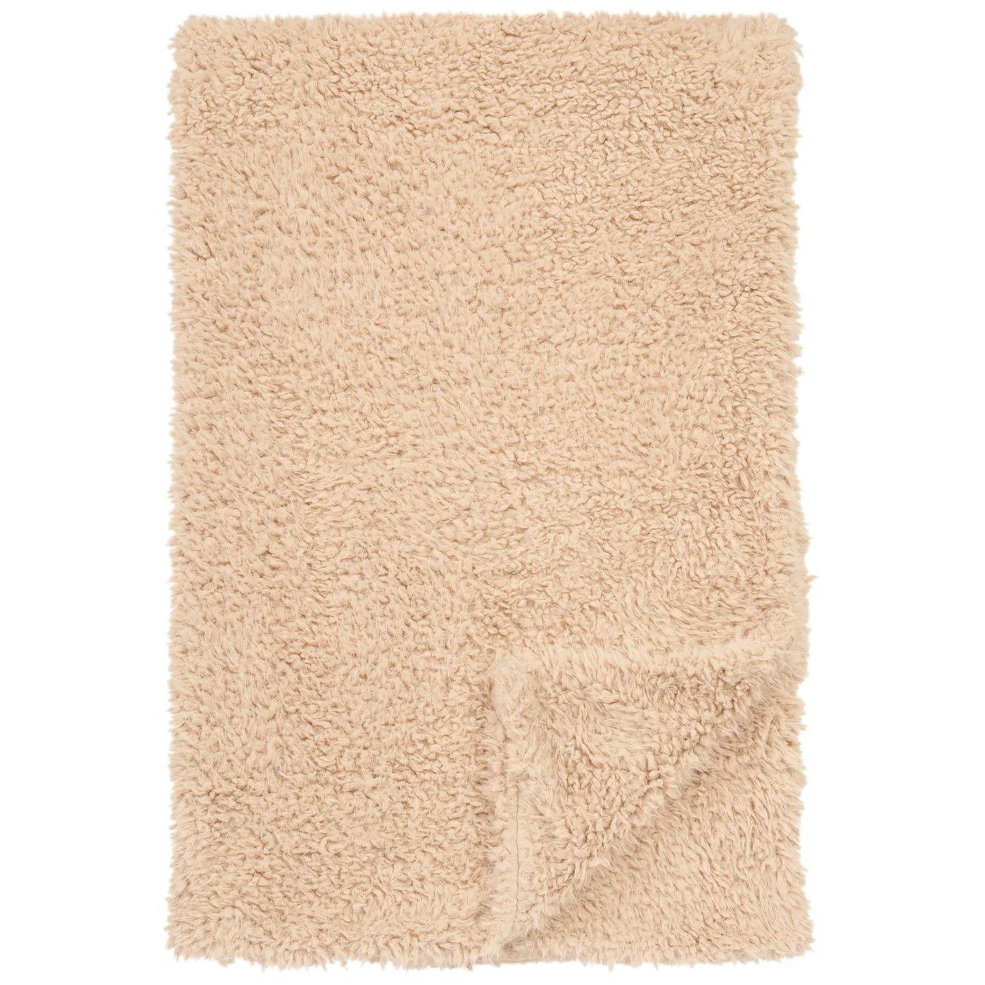 Recycled polyester blankets for an eco - conscious optionPlush Llama Throw Blanket