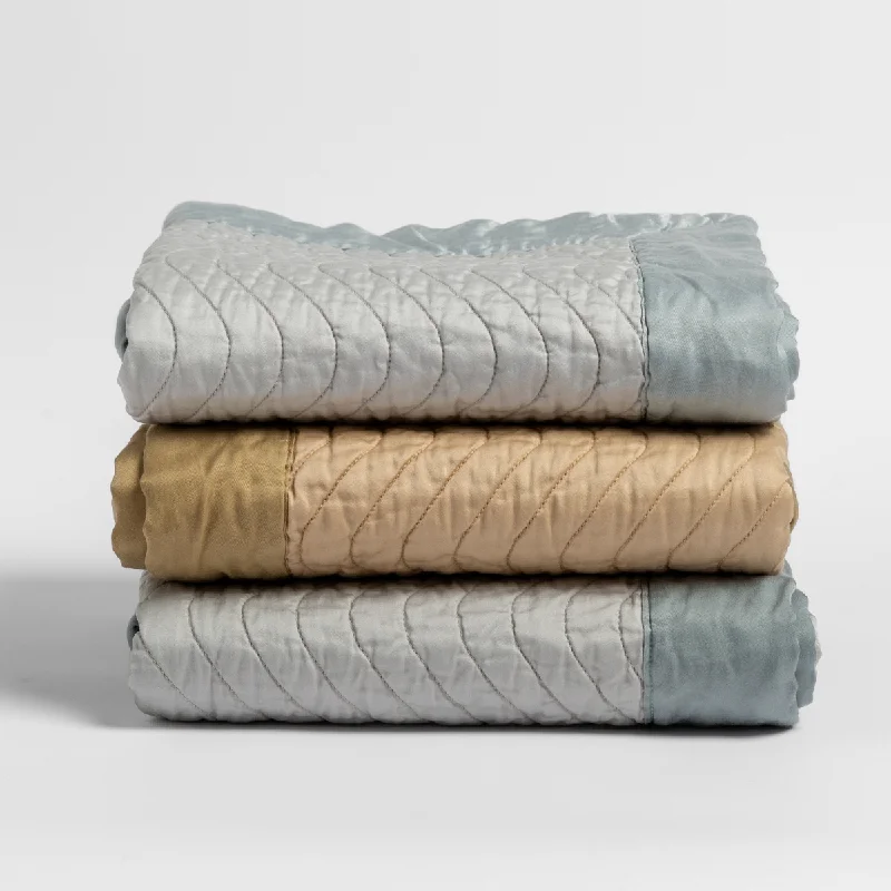 Bamboo fiber blankets with natural antibacterial propertiesCirillo Blanket