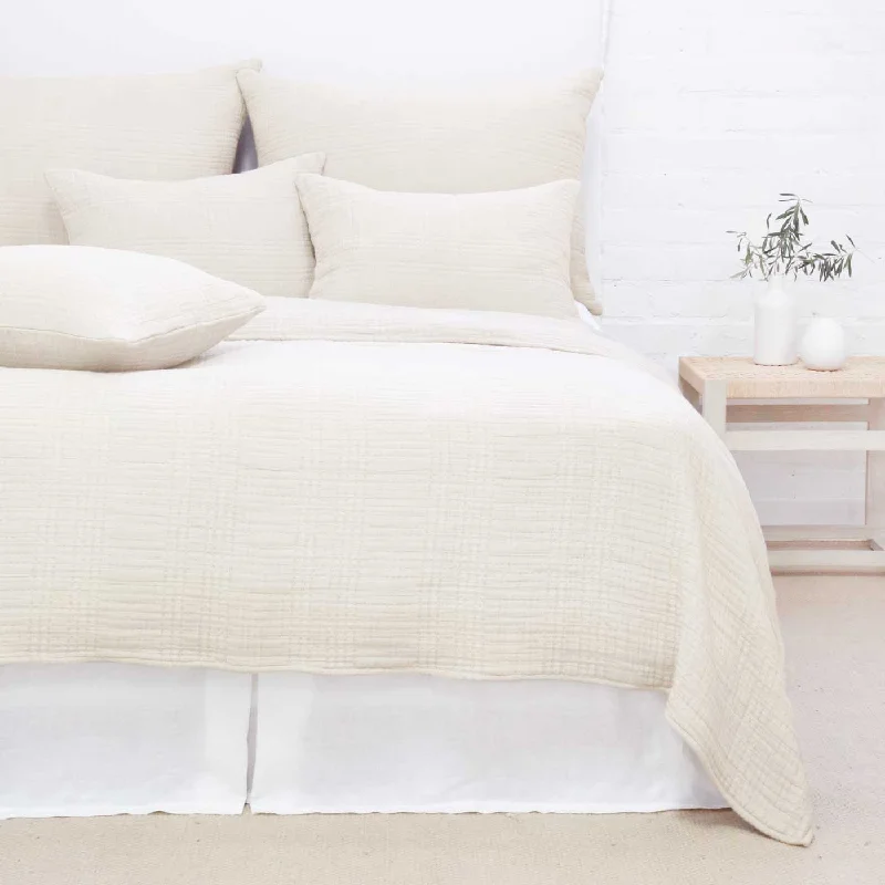 Recycled polyester blankets for an eco - conscious optionArrowhead Blanket