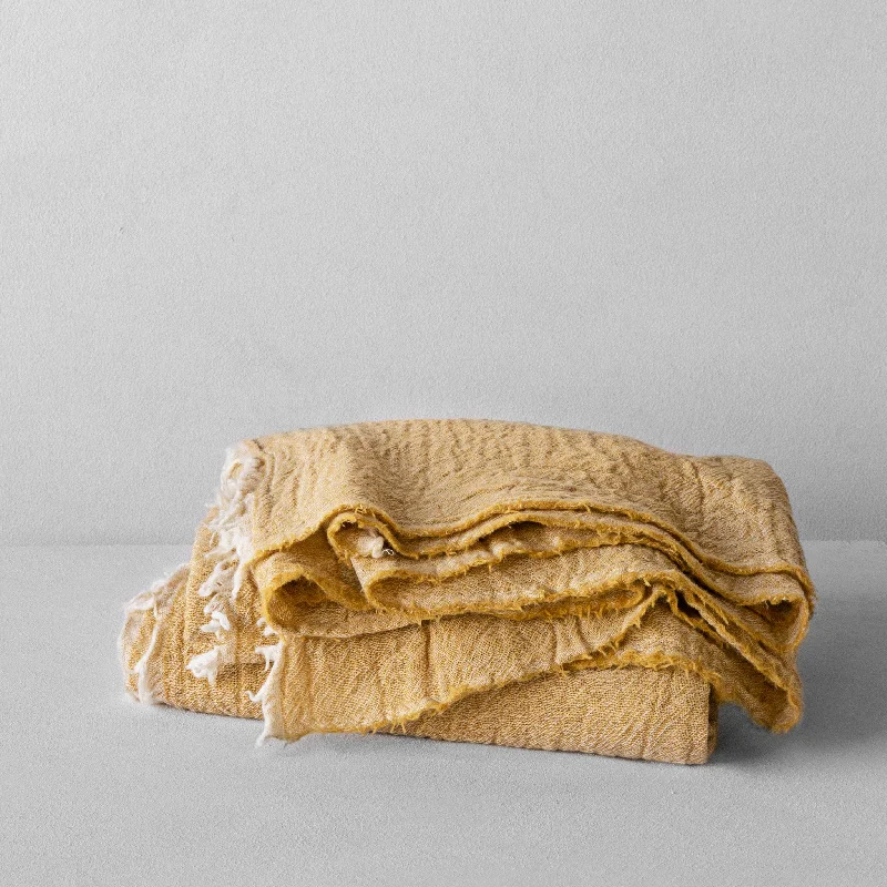 Alpaca wool blankets for a hypoallergenic and warm optionCrush Merino Wool Blanket - Oro Melange