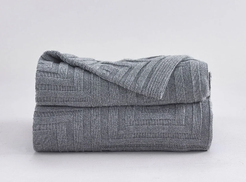 Bamboo fiber blankets with natural antibacterial propertiesConcentric Square Throw - Gray