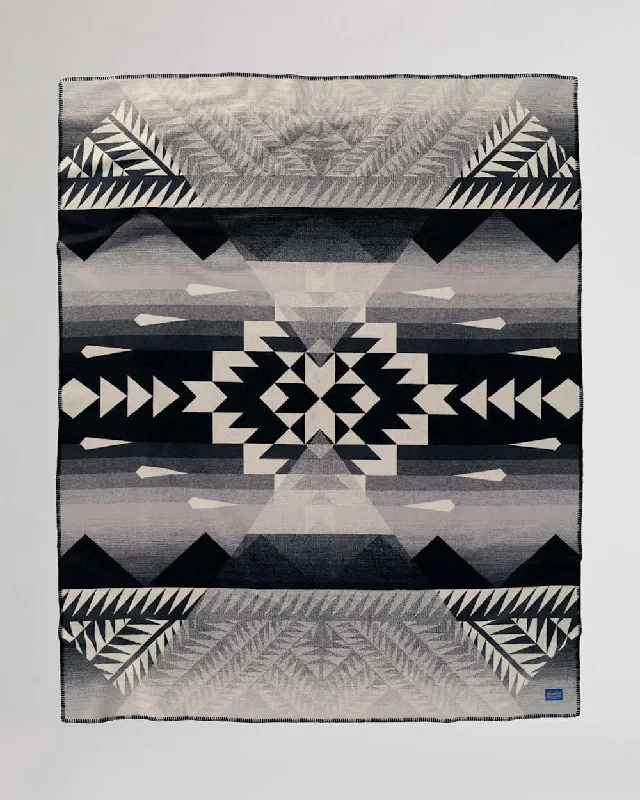 Microfiber blankets that are durable and easy to care forNike N7 - 7 Peaks Twin Blanket Microfiber blankets that are durable and easy to care forNike N7 - 7 Peaks Twin Blanket