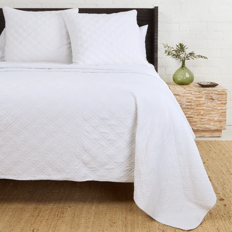 Wool blankets with natural warmth and insulationBrussels Coverlet