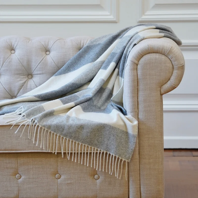 Silk blankets with a smooth and elegant touchCaffe Stripe Cashmere Throws