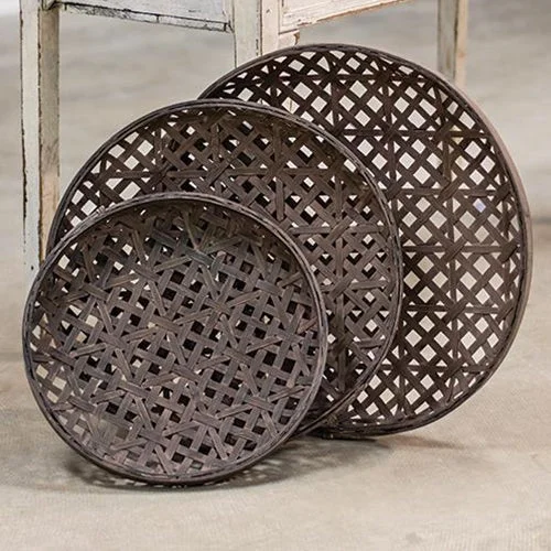 Bed skirts with a ruffled tiered design3/Set Woven Tobacco Style Baskets