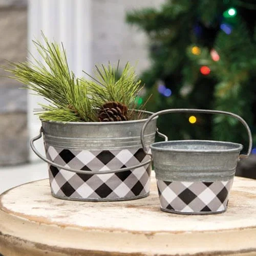 Bed skirts with a nautical themeBlack & White Buffalo Check Mini Oval Pail