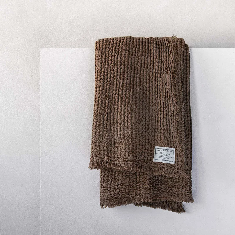 Wool blankets with natural warmth and insulationFlocca Linen Blanket - Bere