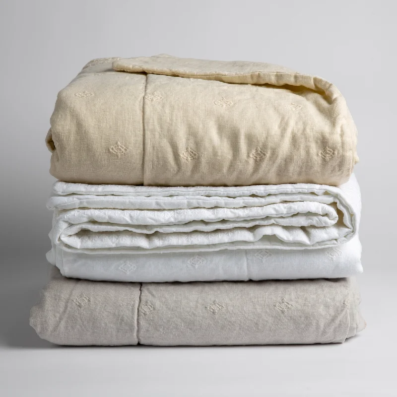 Cotton blankets for breathability and a lightweight feelInes Blanket