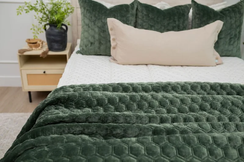 Acrylic blankets for a soft and affordable alternativeRemington Luxe Blanket